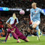 Erling Haaland mencetak gol untuk Manchester City melawan Bournemouth dalam laga Premier League, kiper gagal menghalau bola, suasana stadion penuh penonton – Jagoan Super Bola
