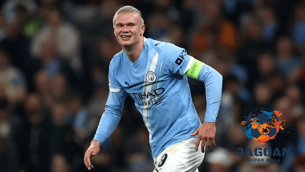 Erling Haaland mengenakan seragam Manchester City saat pertandingan Liga Champions UEFA musim ini.