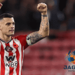 Pemain Southampton Granit Xhaka mengangkat tangan merayakan kemenangan timnya di laga Liga Inggris bersama Jagoan Super Bola