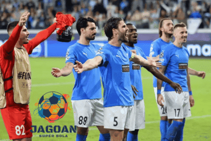 Para pemain pafos merayakan kemenangan di lapangan bersama tim mereka, menampilkan semangat juang tinggi – Jagoan Super Bola