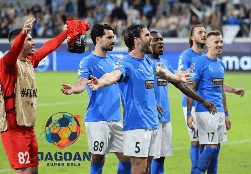 Para pemain pafos merayakan kemenangan di lapangan bersama tim mereka, menampilkan semangat juang tinggi – Jagoan Super Bola