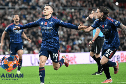 Pemain Arsenal melakukan selebrasi setelah mencetak gol dalam pertandingan Premier League, dibagikan oleh Jagoan Super Bola