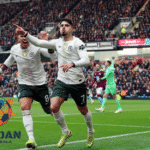 Pemain Chelsea melakukan selebrasi setelah mencetak gol pada pertandingan Liga Inggris melawan tim tuan rumah.