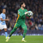 James Trafford menangkap bola saat membela Manchester City dalam pertandingan Liga Champions UEFA