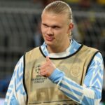 Erling Haaland saat pemanasan bersama Manchester City jelang pertandingan Liga Champions