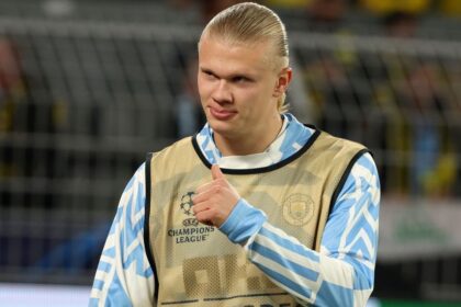 Erling Haaland saat pemanasan bersama Manchester City jelang pertandingan Liga Champions