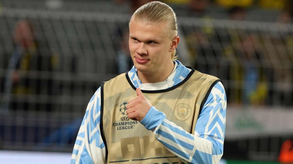 Erling Haaland saat pemanasan bersama Manchester City jelang pertandingan Liga Champions