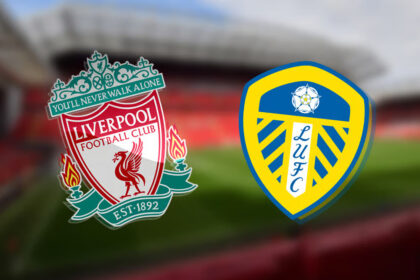 Logo Liverpool dan Leeds United pada grafis pertandingan Liga Inggris dengan latar Stadion Anfield