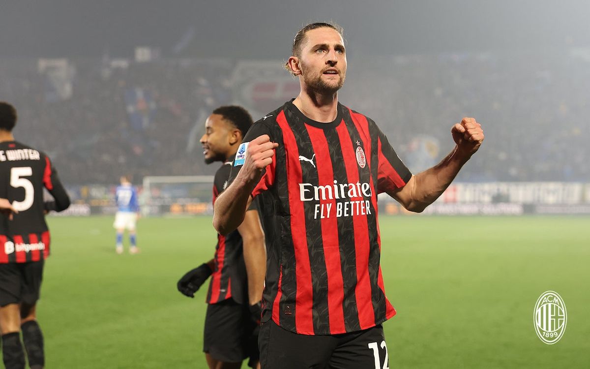 Pemain AC Milan merayakan kemenangan usai pertandingan Serie A melawan Como