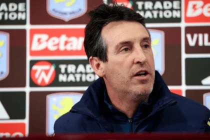 Manajer Aston Villa Unai Emery berbicara dalam konferensi pers klub menjelang pertandingan Liga Inggris