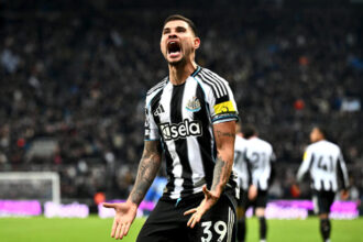 Bruno Guimarães melakukan selebrasi penuh emosi saat membela Newcastle United dalam laga Premier League.