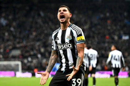 Bruno Guimarães melakukan selebrasi penuh emosi saat membela Newcastle United dalam laga Premier League.