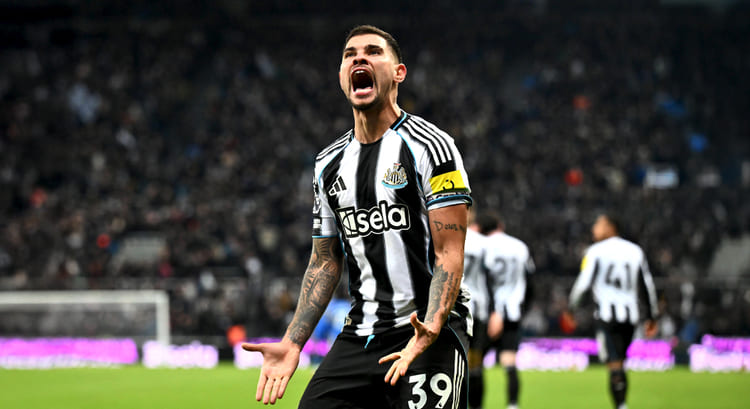 Bruno Guimarães melakukan selebrasi penuh emosi saat membela Newcastle United dalam laga Premier League.